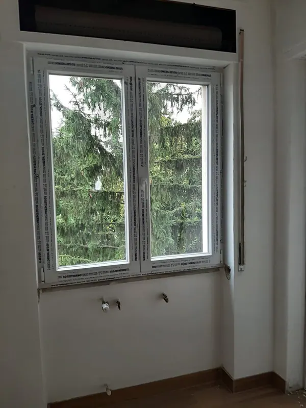 Installazione di finestra in PVC con cassonetto – lavori Edil Driza