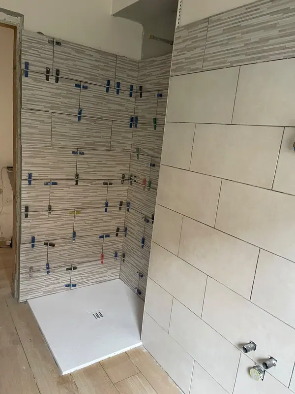 Posa di rivestimenti bagno con piatto doccia – lavori Edil Driza
