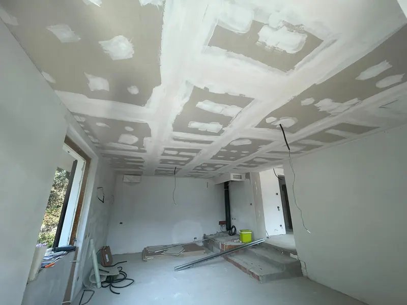 Stuccatura del controsoffitto in cartongesso – lavori Edil Driza